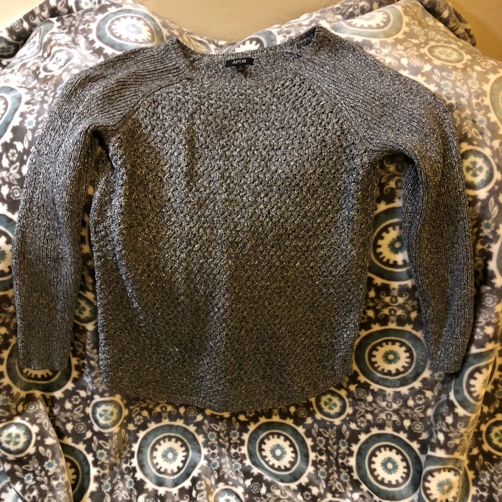 Glittery sweater size Medium - Picture 1 of 8